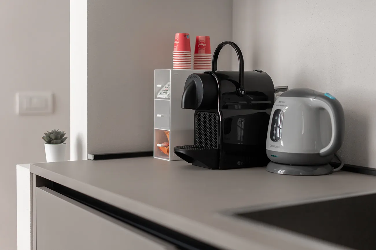 Freedom Suites - Appartamento Parma - cucina accessoriata